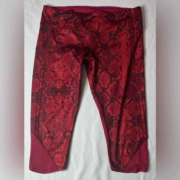 lululemon athletica Red Snake Print Jean Shorts - Picture 1 of 8